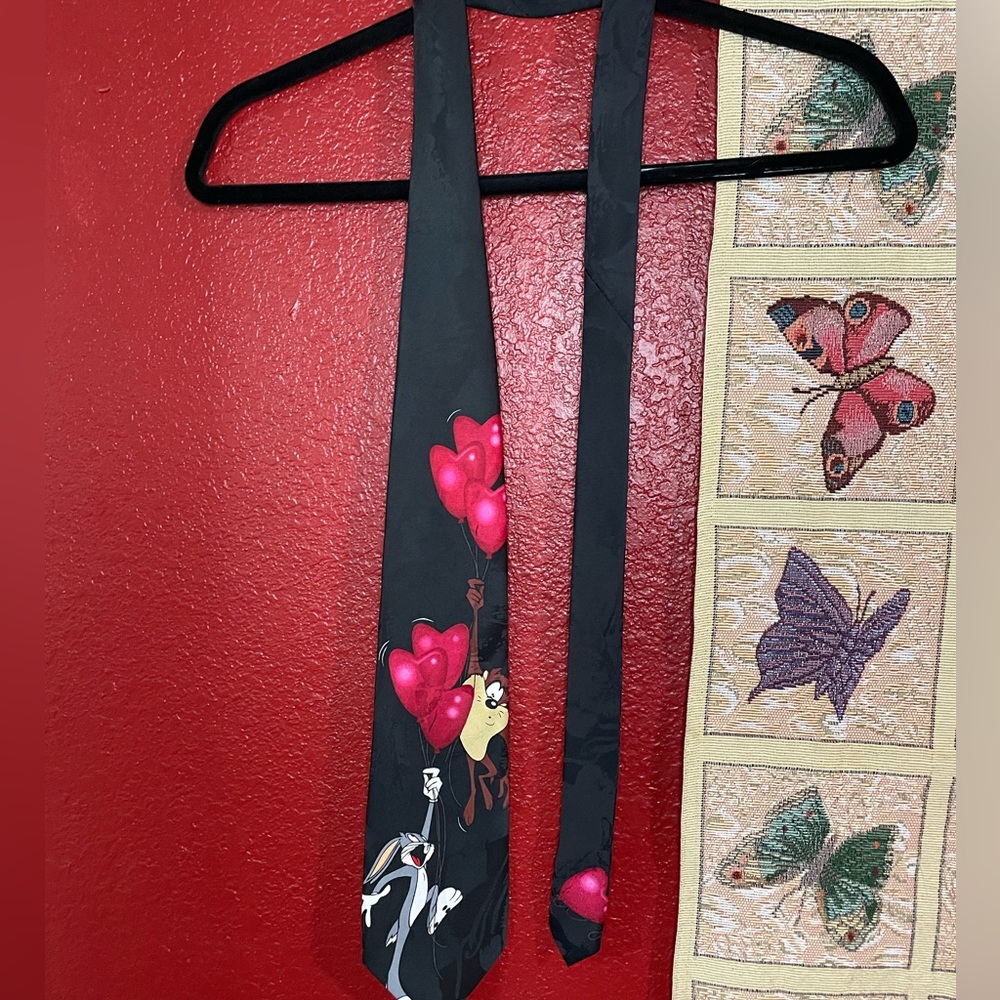 Looney Tunes Mania Taz and Bugs Heart Balloon Tie